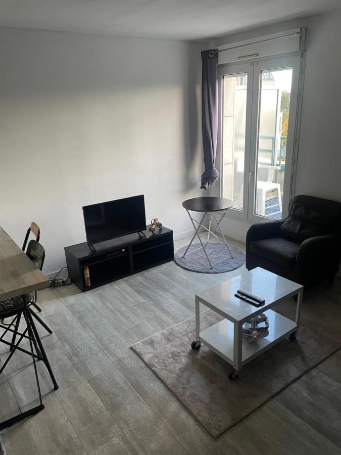 Appartement Cosy En Plein Centre-Ville D Evry Courcouronnes Exterior photo